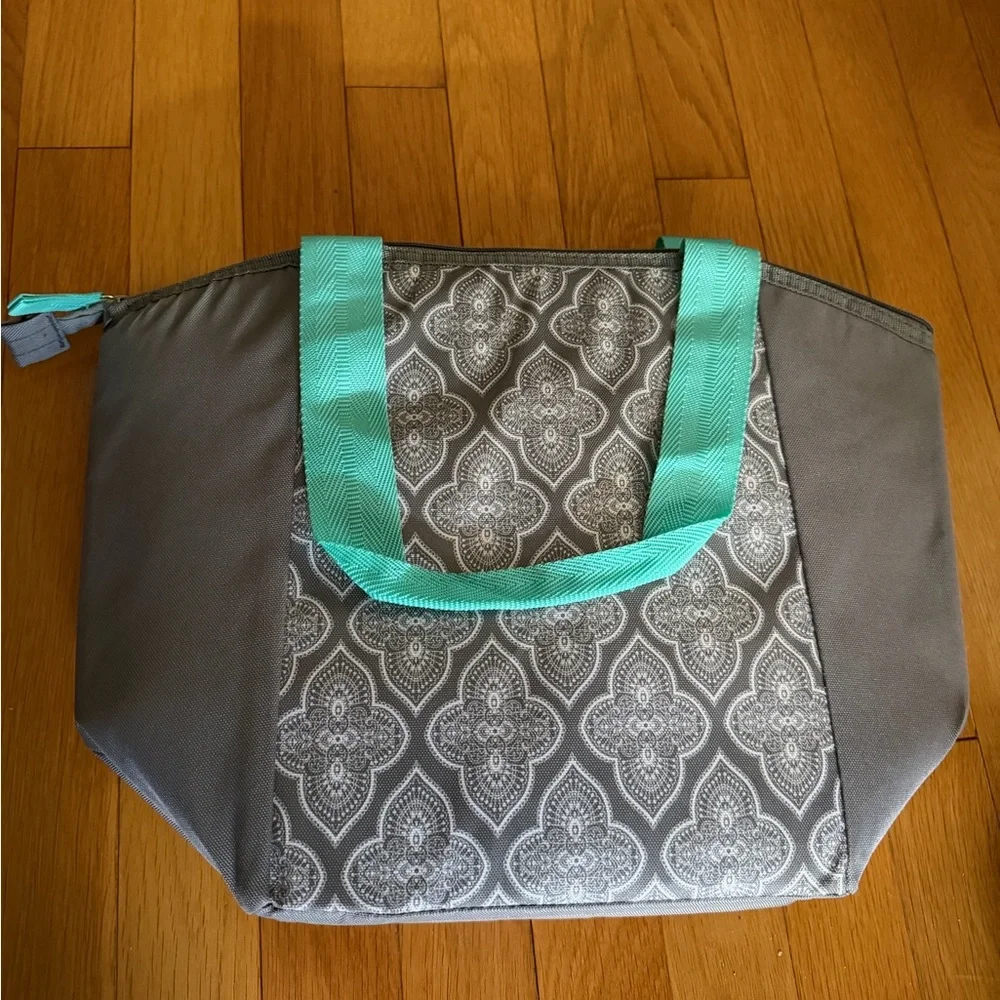Igloo Zippered Insulated 14 can capacity Cooler Bag with compartment NWT - Picture 5 of 6